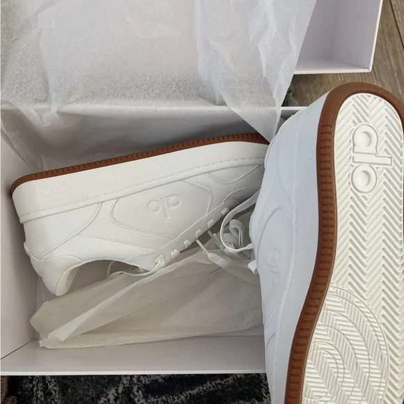 NIB Alo Recovery Mode Sneaker - Natural White/Gum - Picture 7 of 8